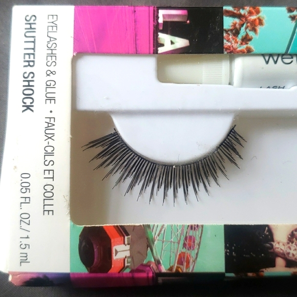 Wet n wild shutter shock eyelashes & glue - Picture 3 of 3